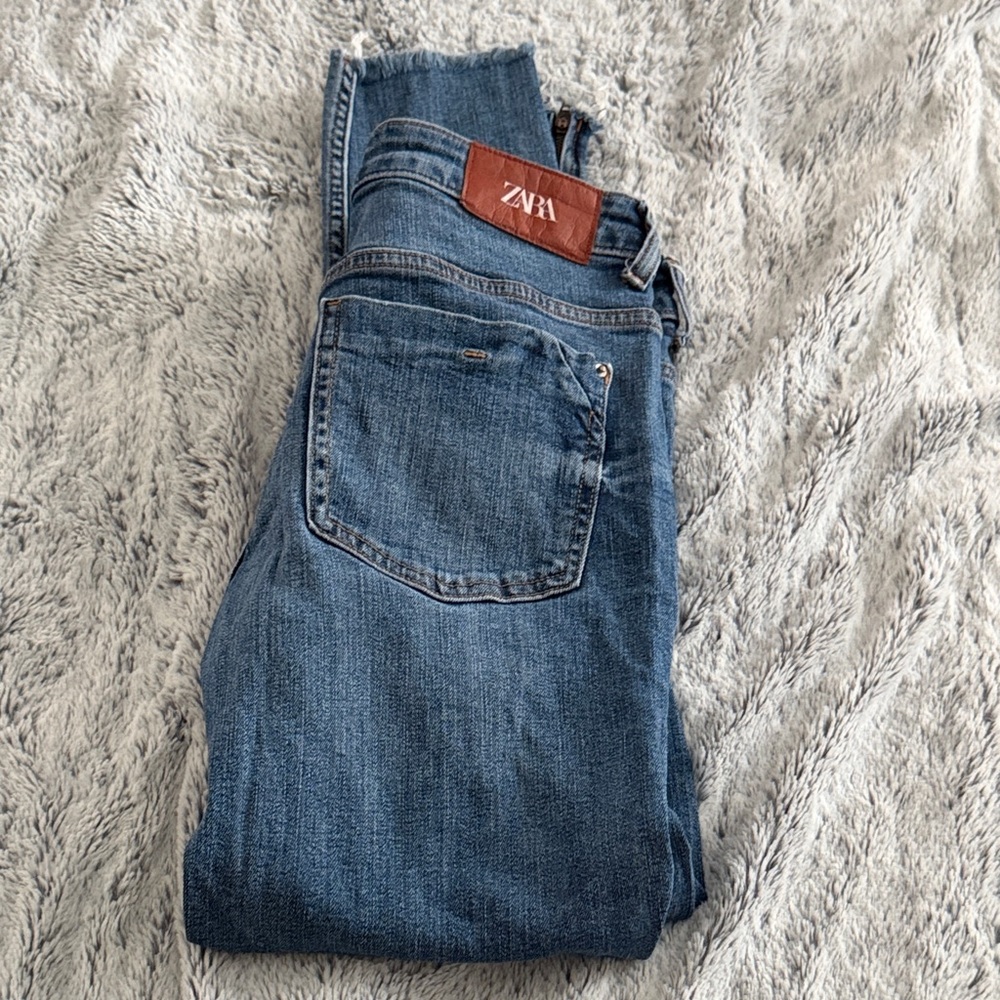 ZARA Medium Blue Straight-Leg Women's Jeans